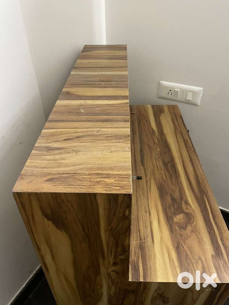 Computer table for sale