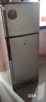 Double door refrigerator