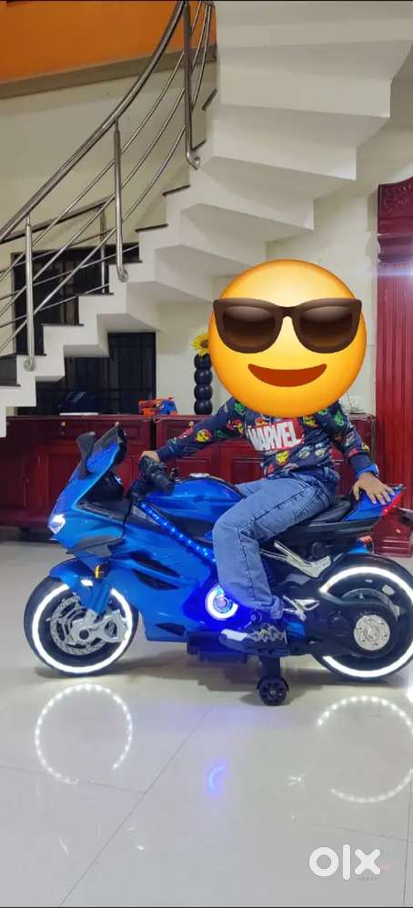 Kid’s ride-time epic with this premium electric ride-on superbike!