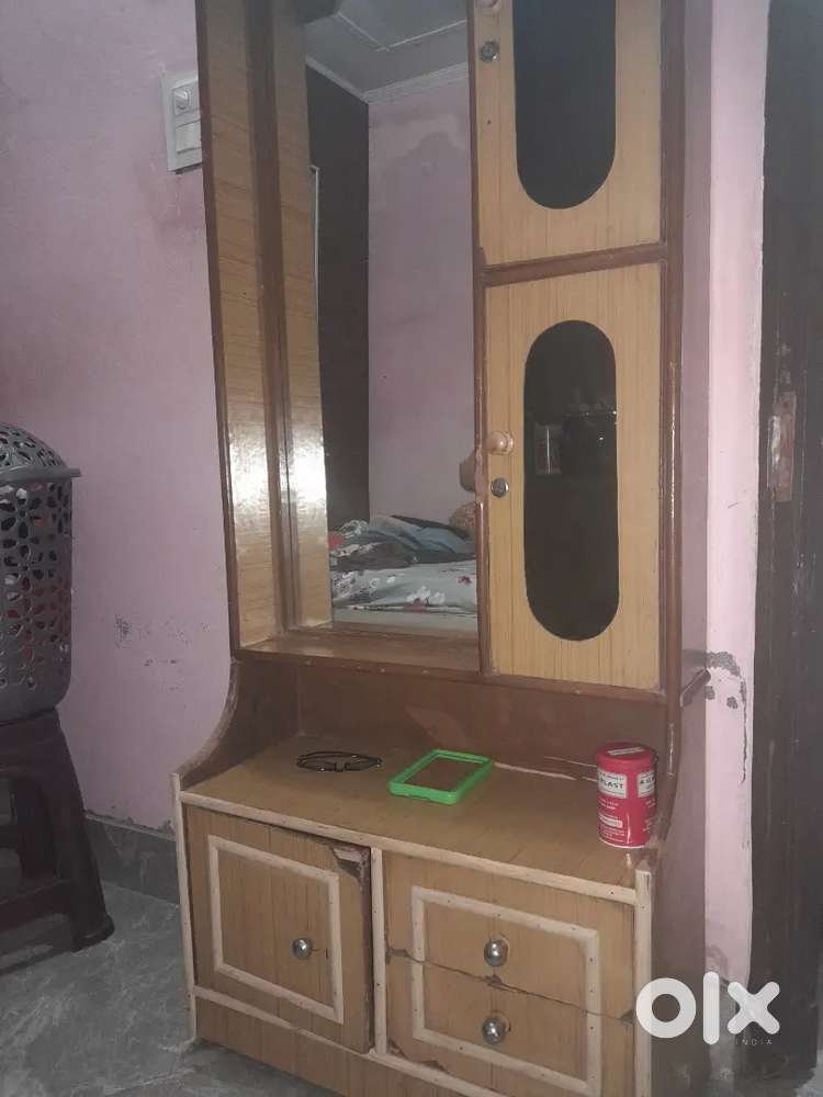 Dressing table