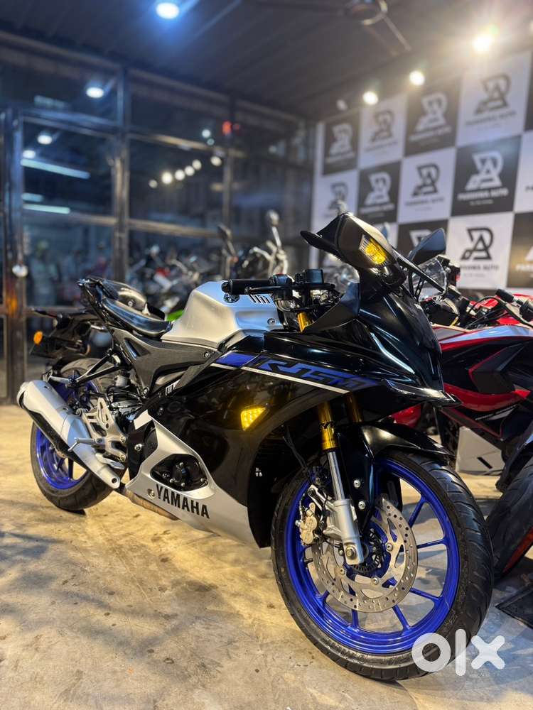 Yamaha R15 v4