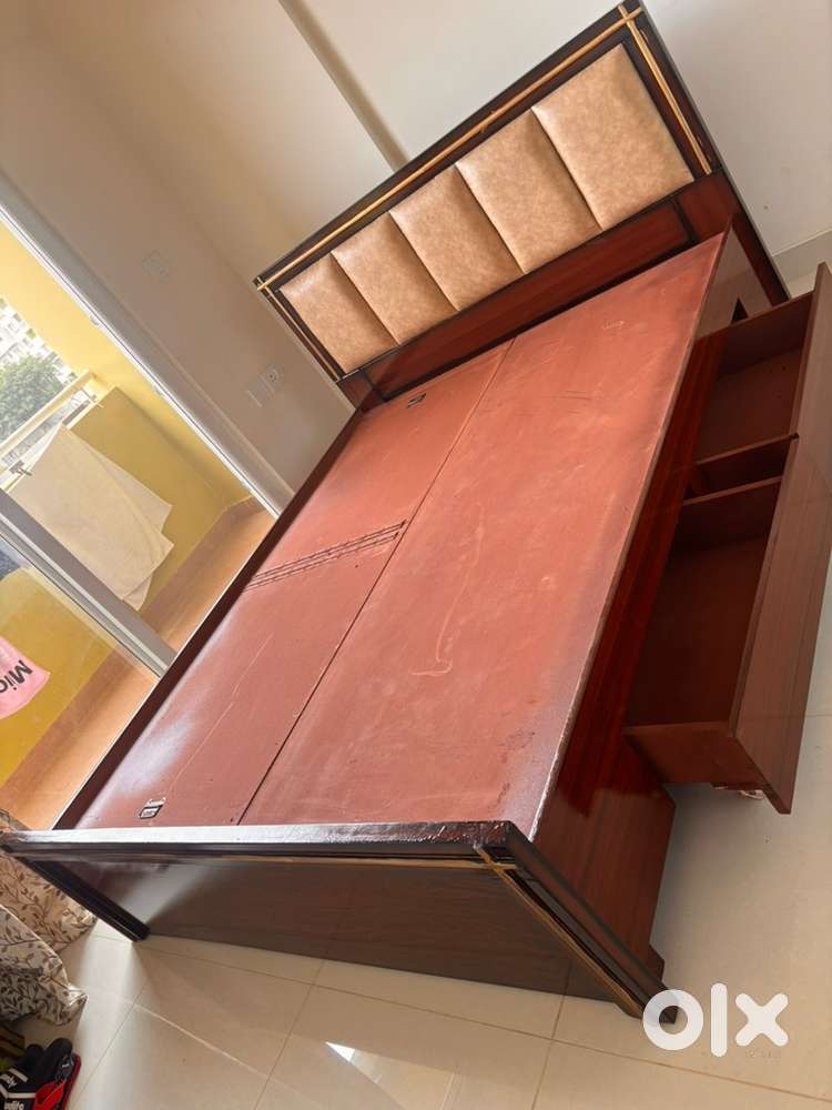 5/6.5 Qeen size luxury bed with storage affordable price