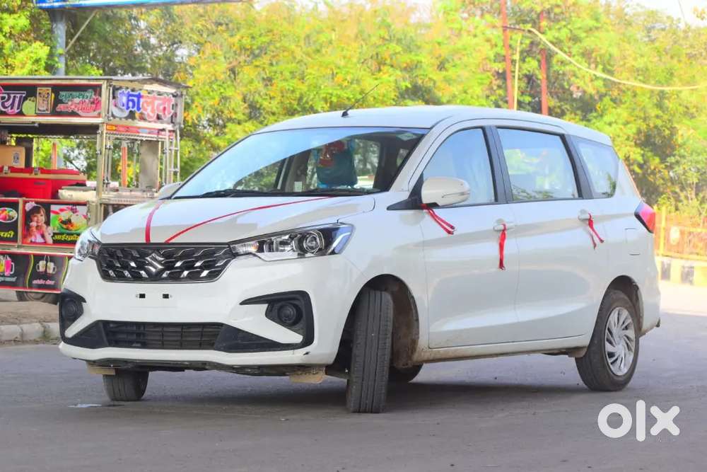 Gadi chalani hai ertiga taxi me