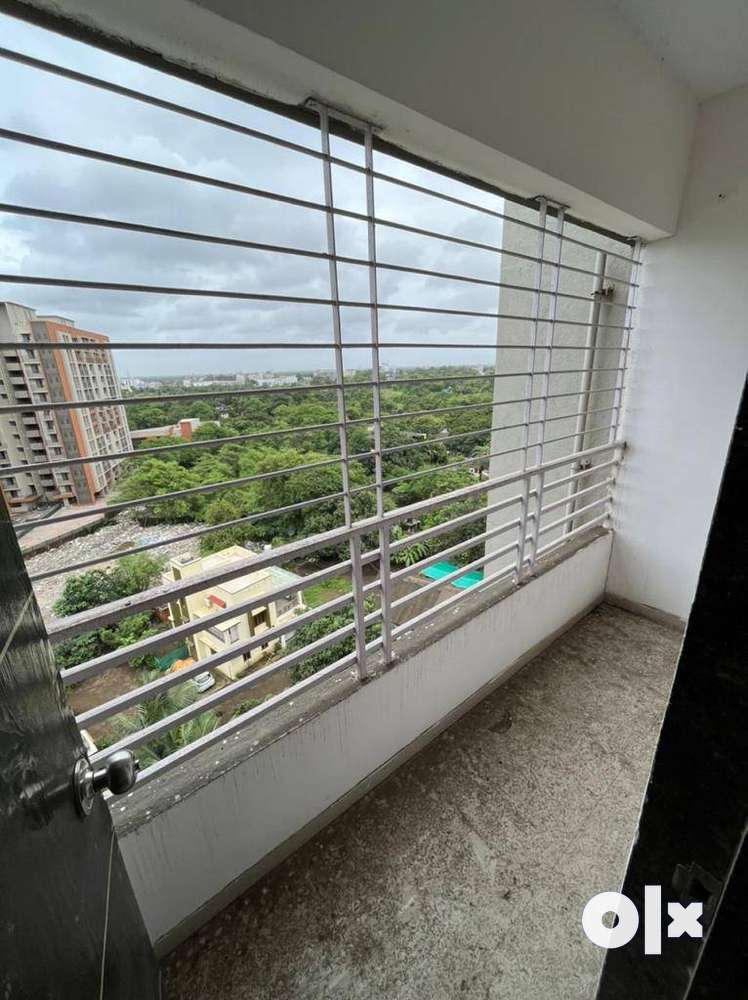 3BHK UNFURNISHED FLAT AVAILABLE FOR SALE IN PRAMUKH AURA
