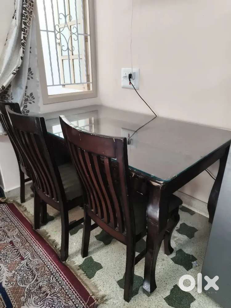 Dining table 4 seater