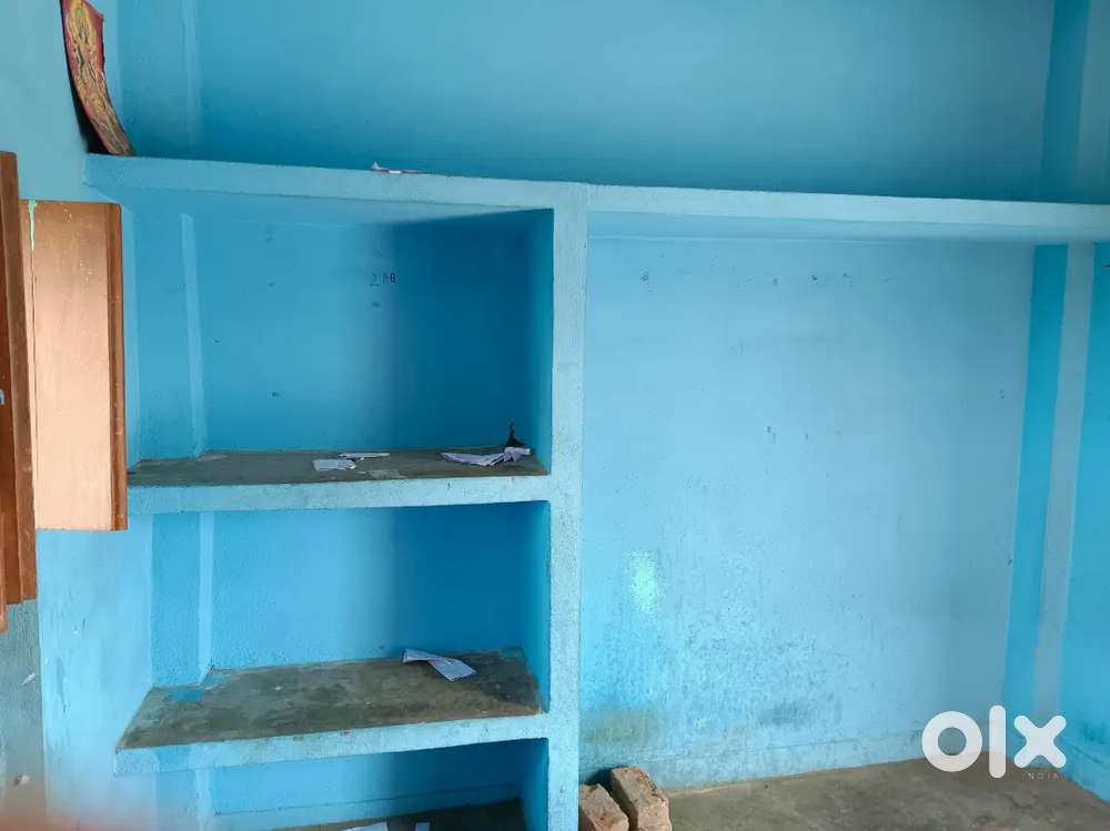 NH28 mahindra showroom ke bagal m 1km away from chattuni room+fan+bed