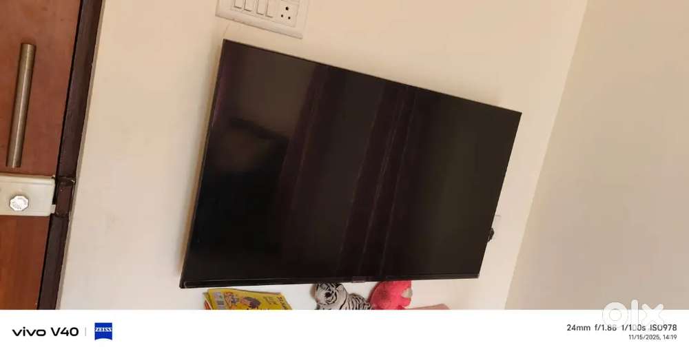 Samsung smart tv with dolor smart remot