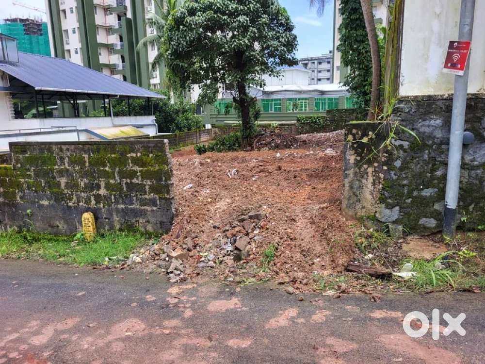 RESIDENTIAL LAND FOR SALE AT KAKKANAD PADAMUGHAL