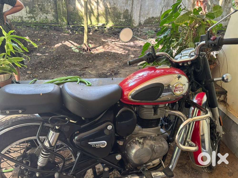 Chrome red colour,Only company service done