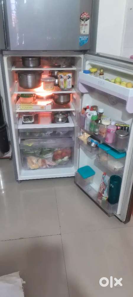 LG FRIDGE 260 L