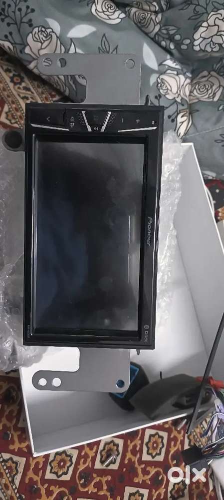 Pioneer media music system for car