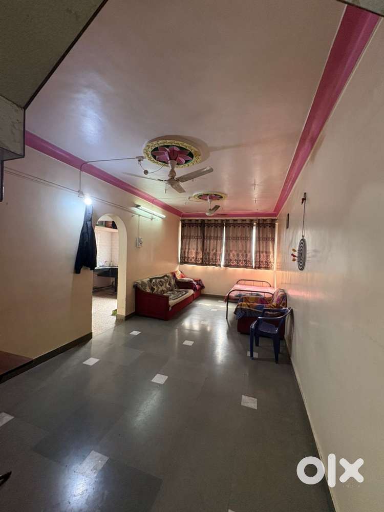 Looking for bachelor roommates