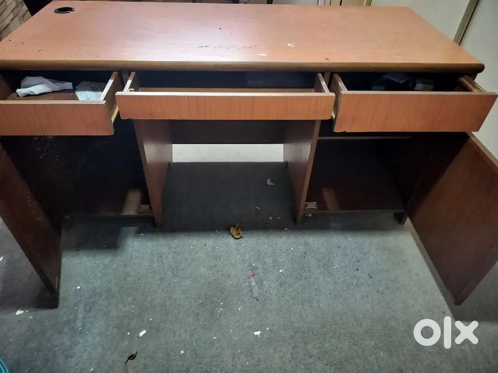 Work desk for computer