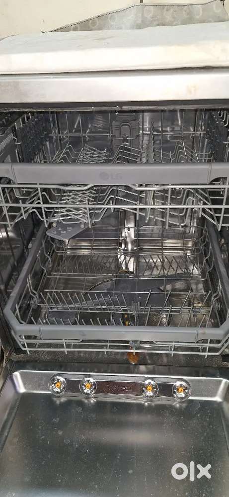 Diswasher of LG in well condition...