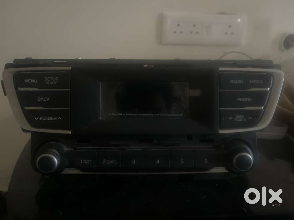 OEM Hyundai i20 factory stereo unit