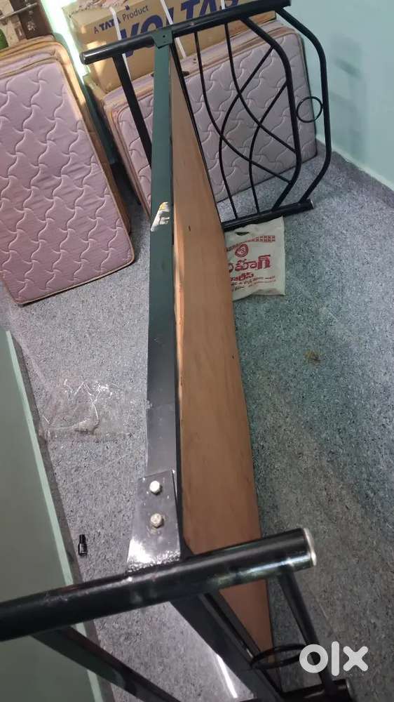 Iron bed 3x6 new condition