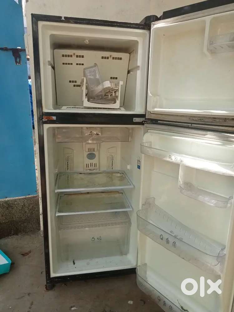 Whirlpool double door fridge