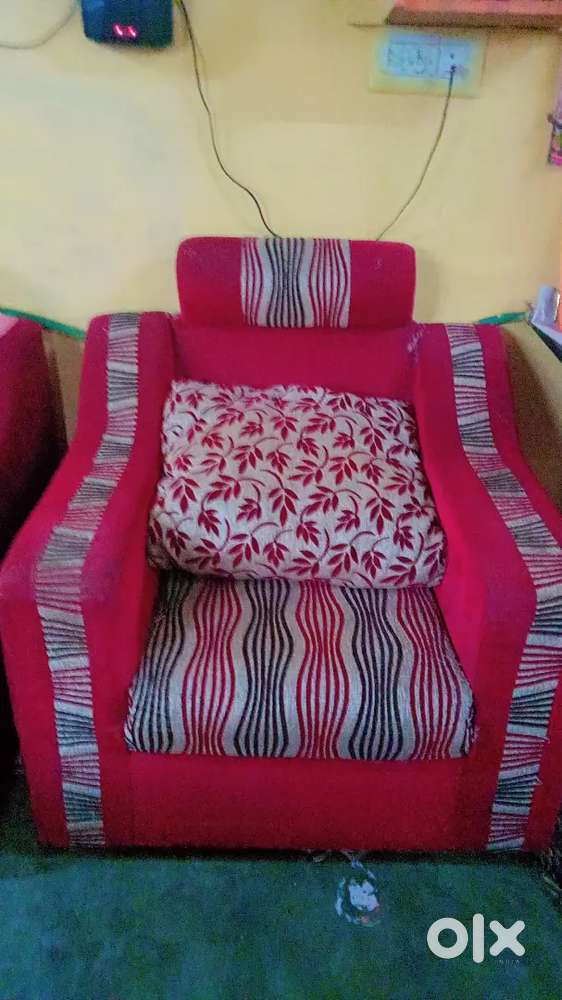 The sofas are 2 with each sofa you are getting a beautiful pillow