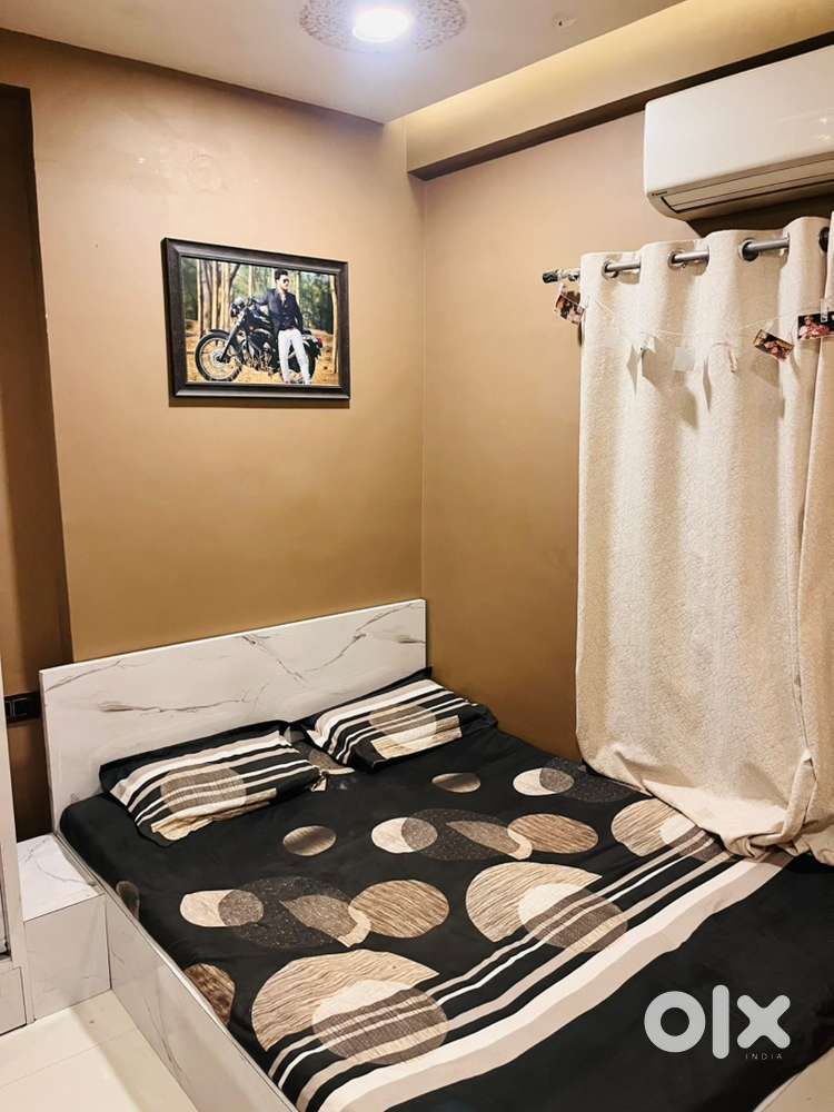 7 months old - Queen Size Bed (78”x60”) Sagwan Wood with Storage