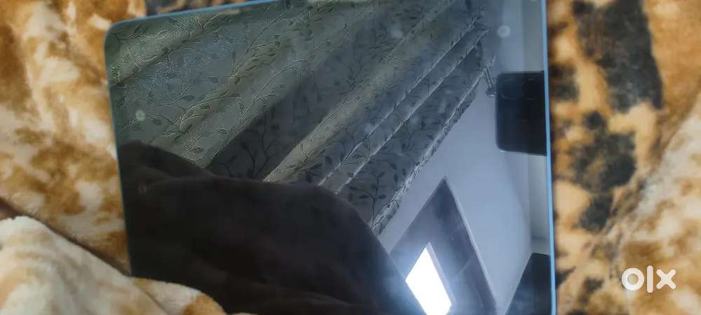 Ipad 10th gen,, agr 9month