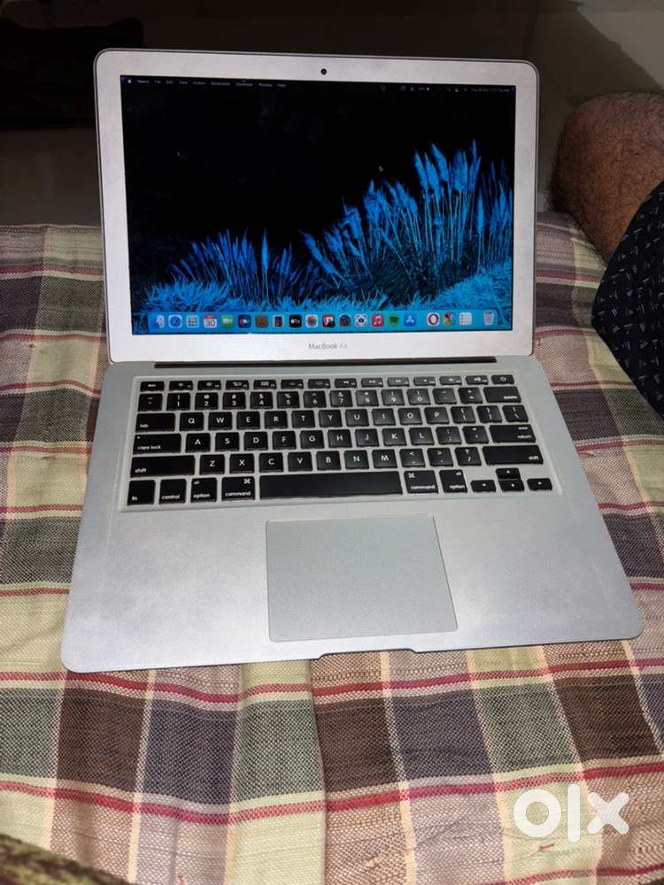 Apple laptop