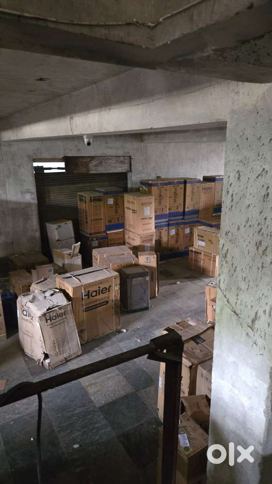 Huge Space of covered lenter with huge parking Best for warehouses