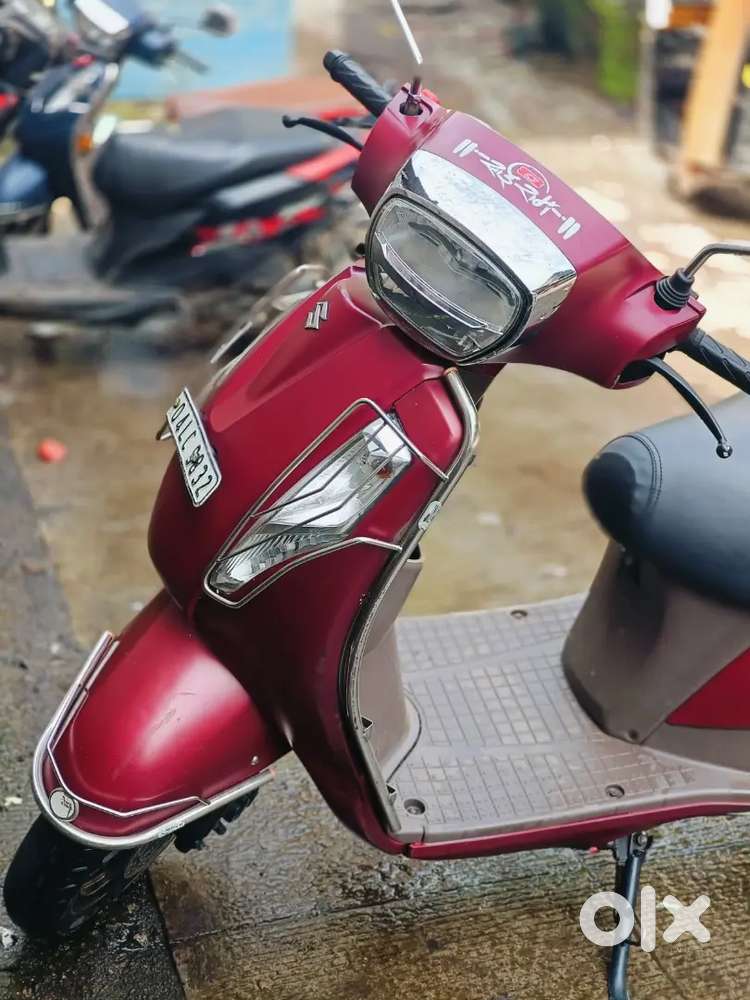 Access 125 bs6 mat red colour hai gadi candition me hai all pepar okay