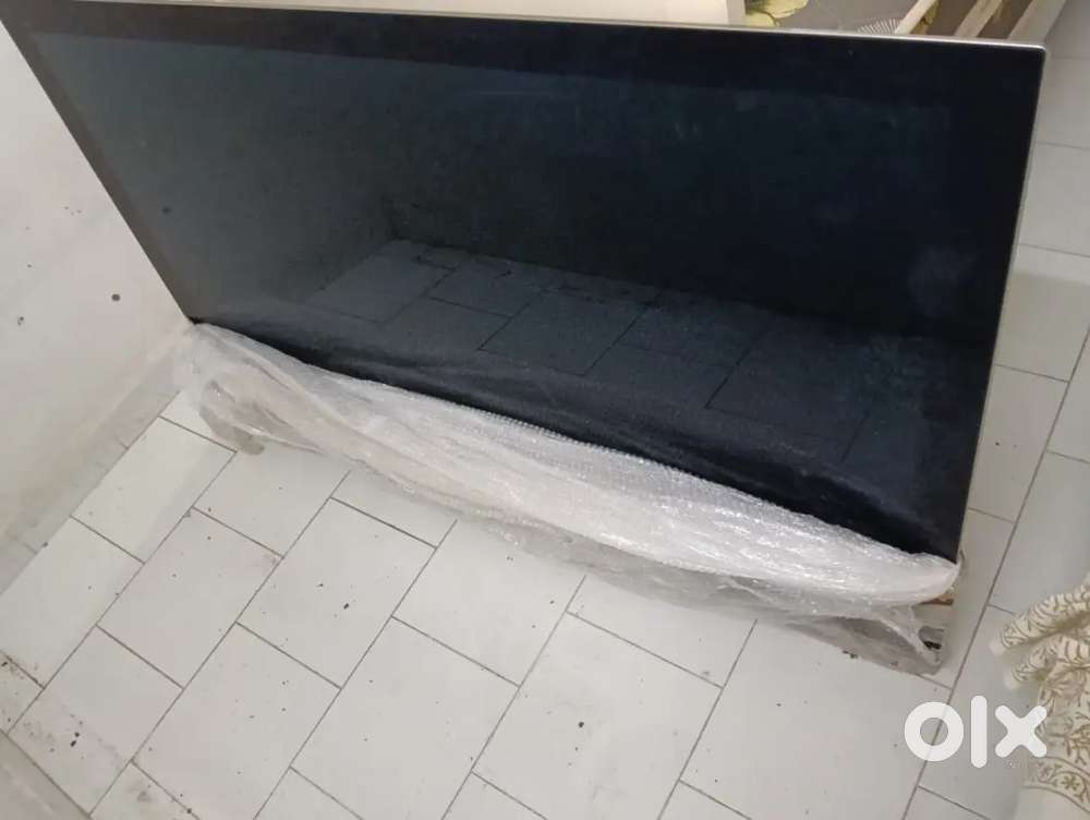 65 inches LED Tv for sale
