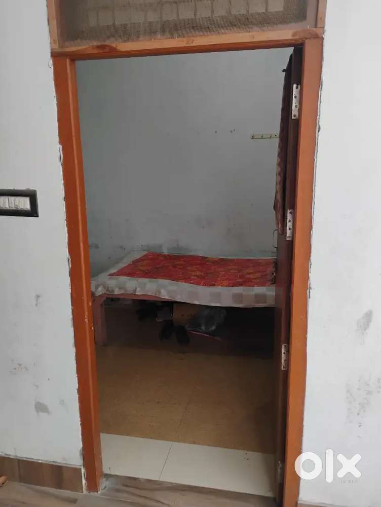 Room Partner Chahiye