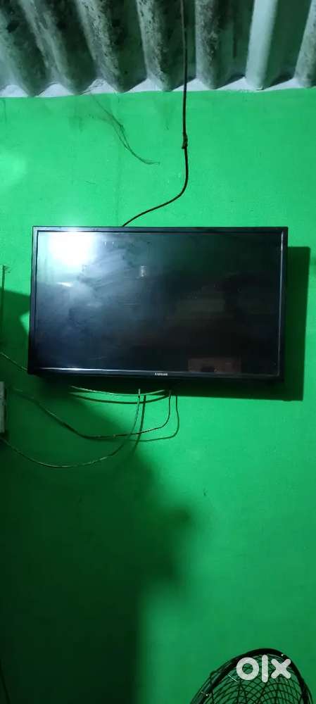 I am selling my 32 inch samsung led tb