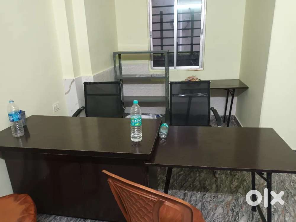 1 WARD DROBE TABLE & 1 STUDY TABLE