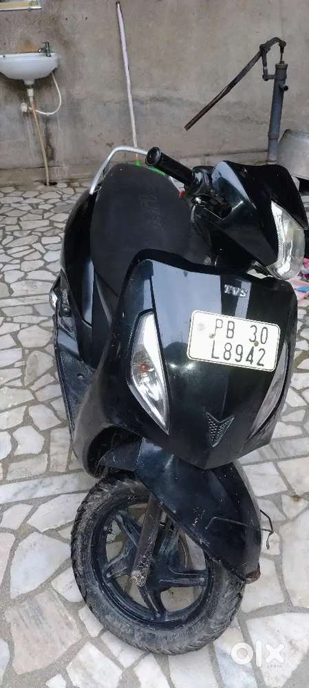 Colour black
