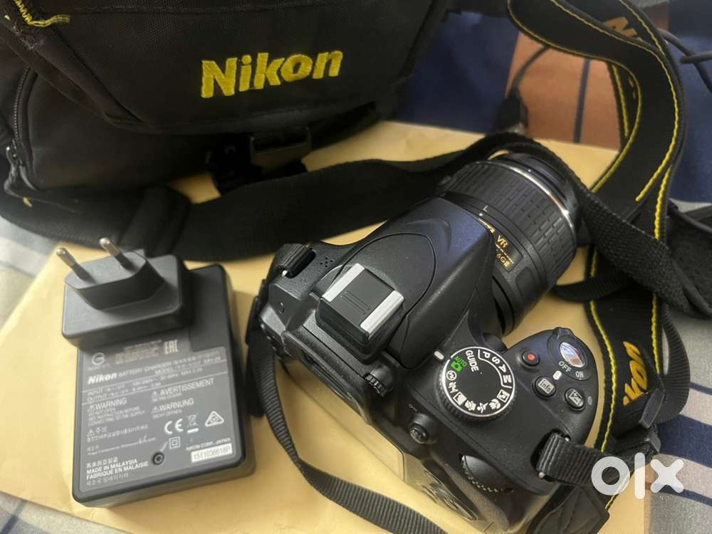 D3200, rarely used. Brand new condition !!