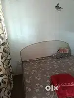 Ek room hi h kisi ko bhi de skte h