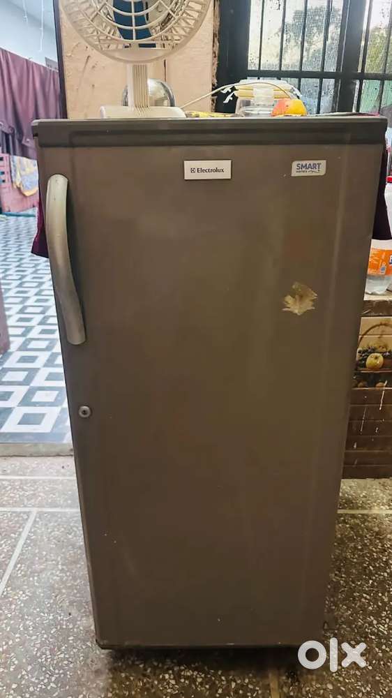 New condition fridge far sale