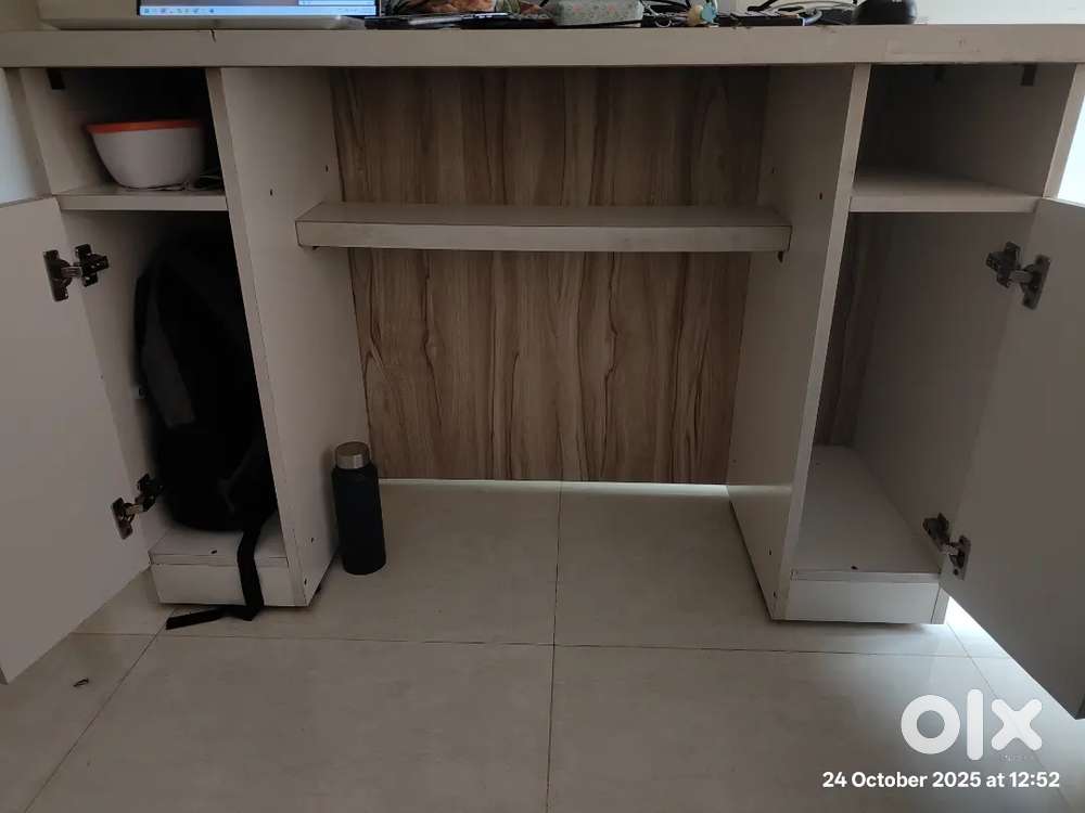 Computer table