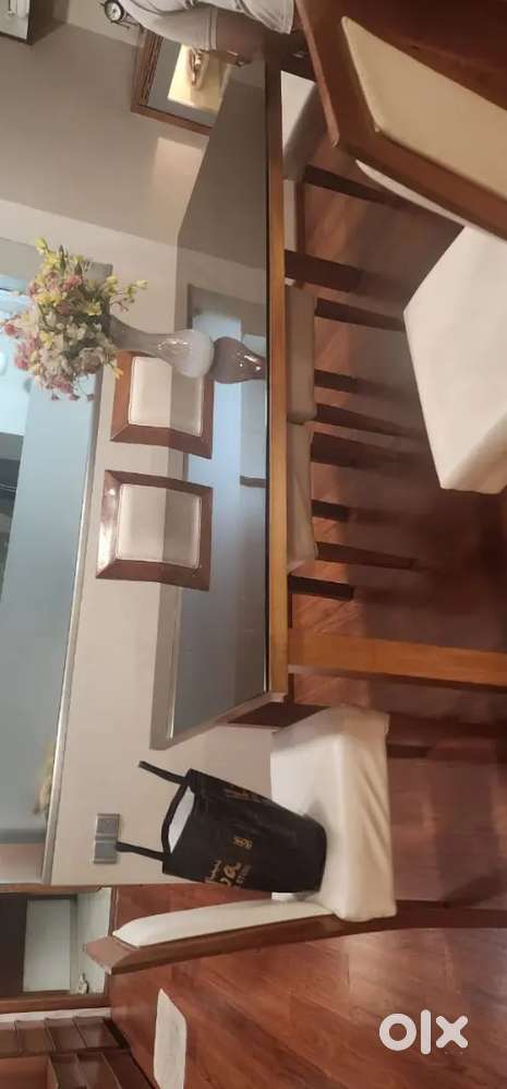 Dining table 6 seater very good condition