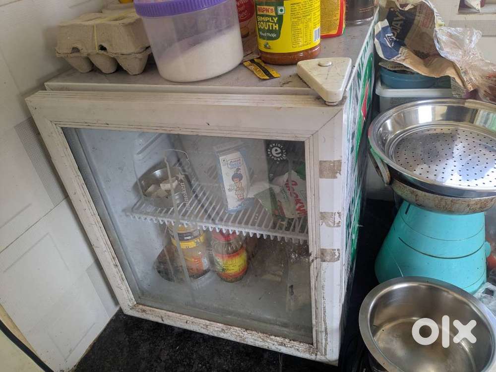 Display Fridge – Small Size, 1 Shelf (top condition)