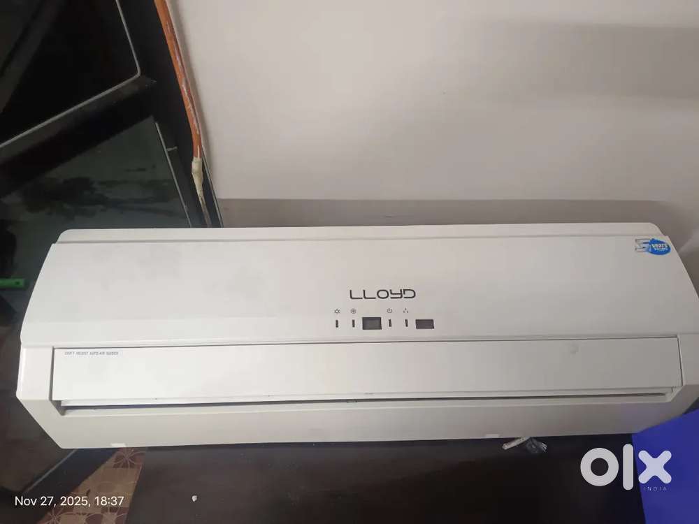 AC sell lloyd 5 star New condition
