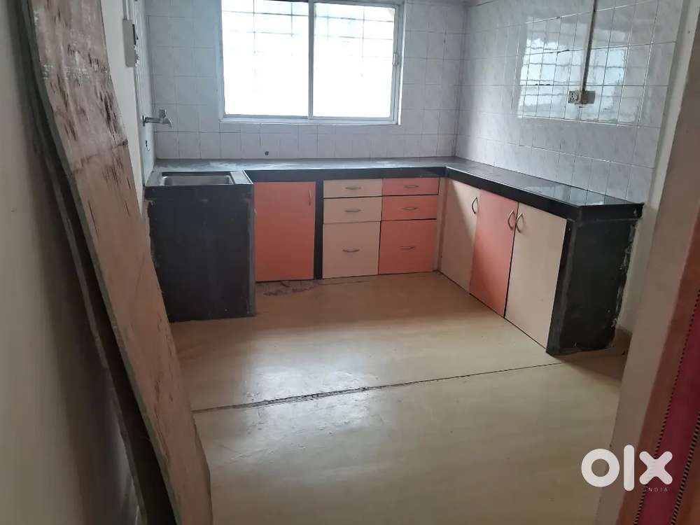 Looking for girl roommate