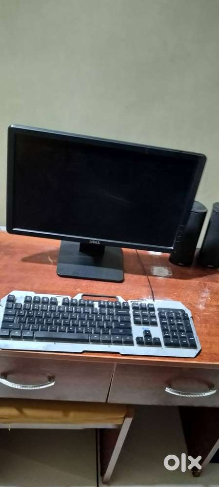 Dell computer with 2 speakers keyboard mouse cpu