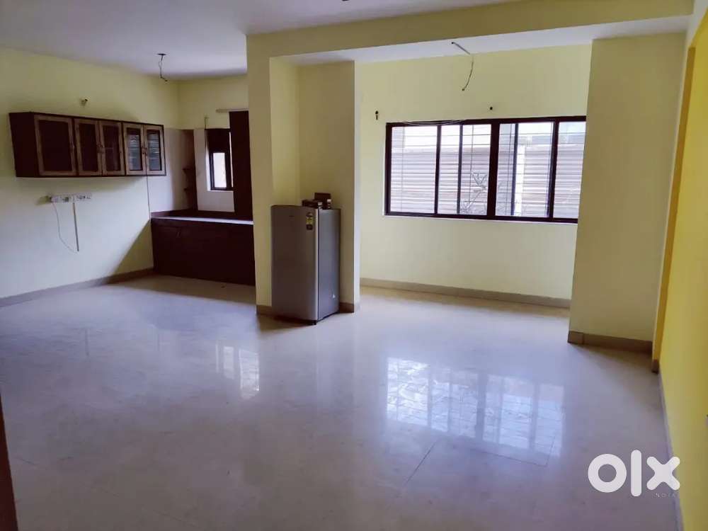 Looking for female flatmate