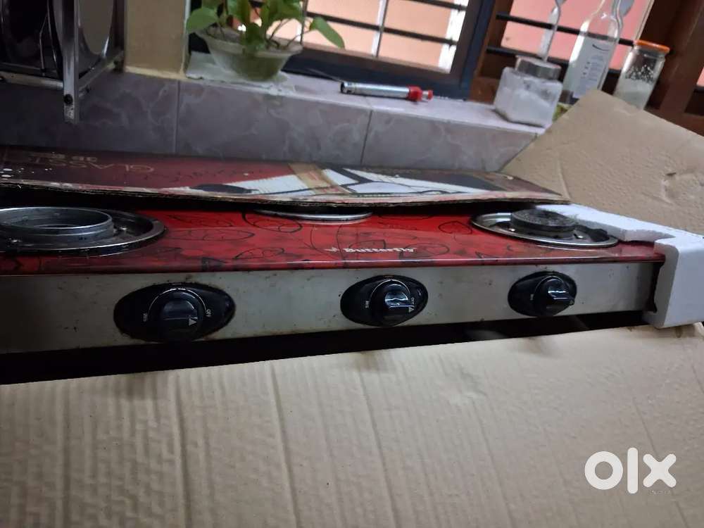 Butterfly Gas Stove in  good condition only 2 burner caps missing