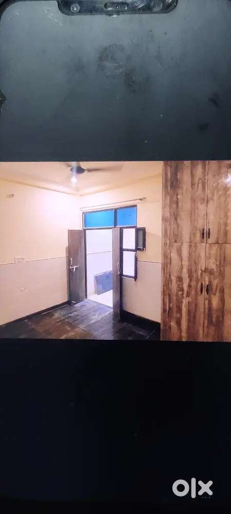 1BHK Semi-Furnished Flat for Rent in Noida Sector 73