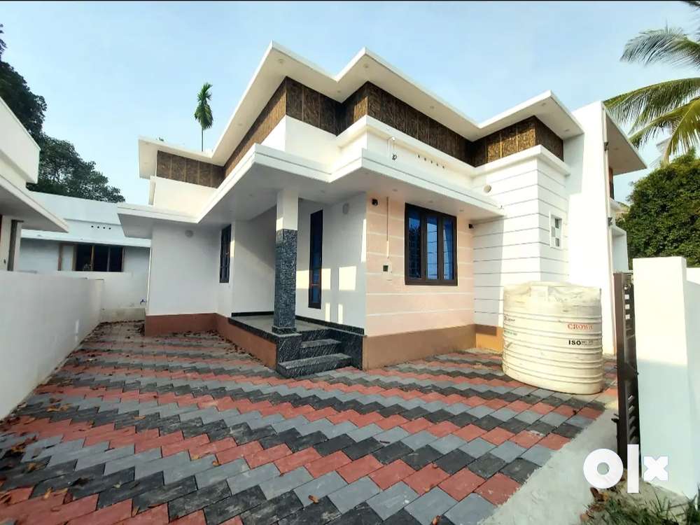 Newly constructed 2 bed 820 sqft in paravur Aluva road thattampady