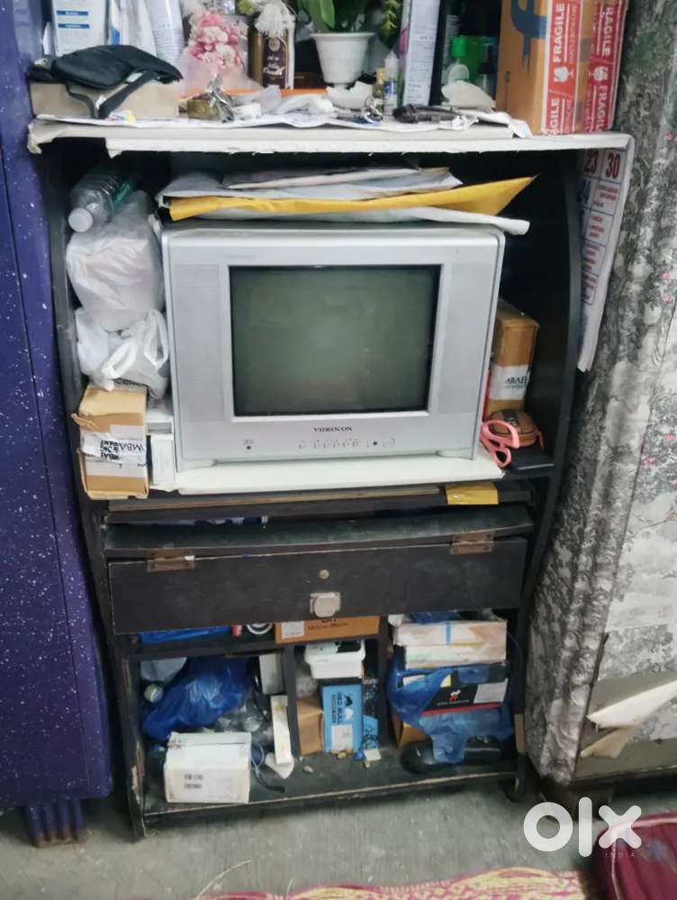 Computer/ TV table included with TV