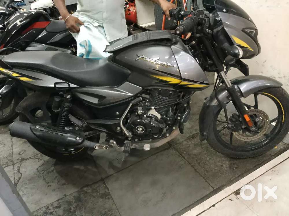 Bajaj pulsar 125 new bike with less than 2000 kms