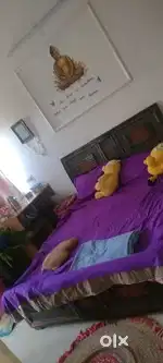 Only female  flatmate
