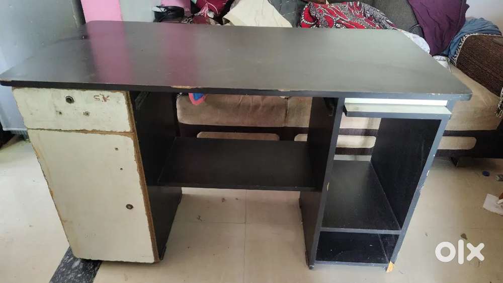 Computer table