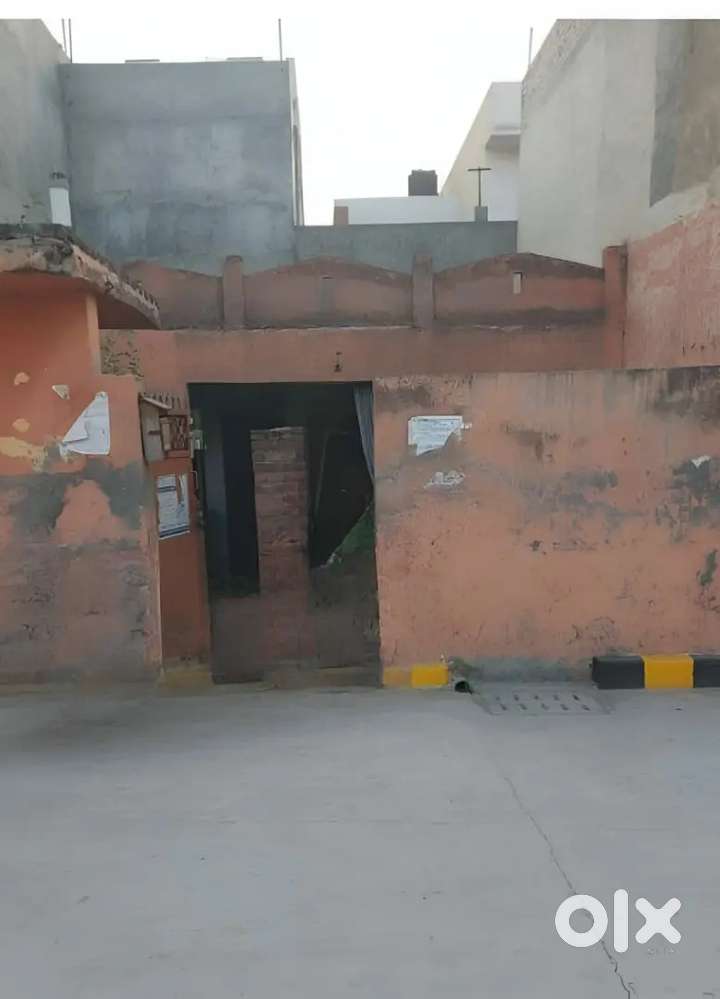 House Cum Plot in Sunder Nagar (Batala)Approx 1600sf /180Guj / 6 Marle